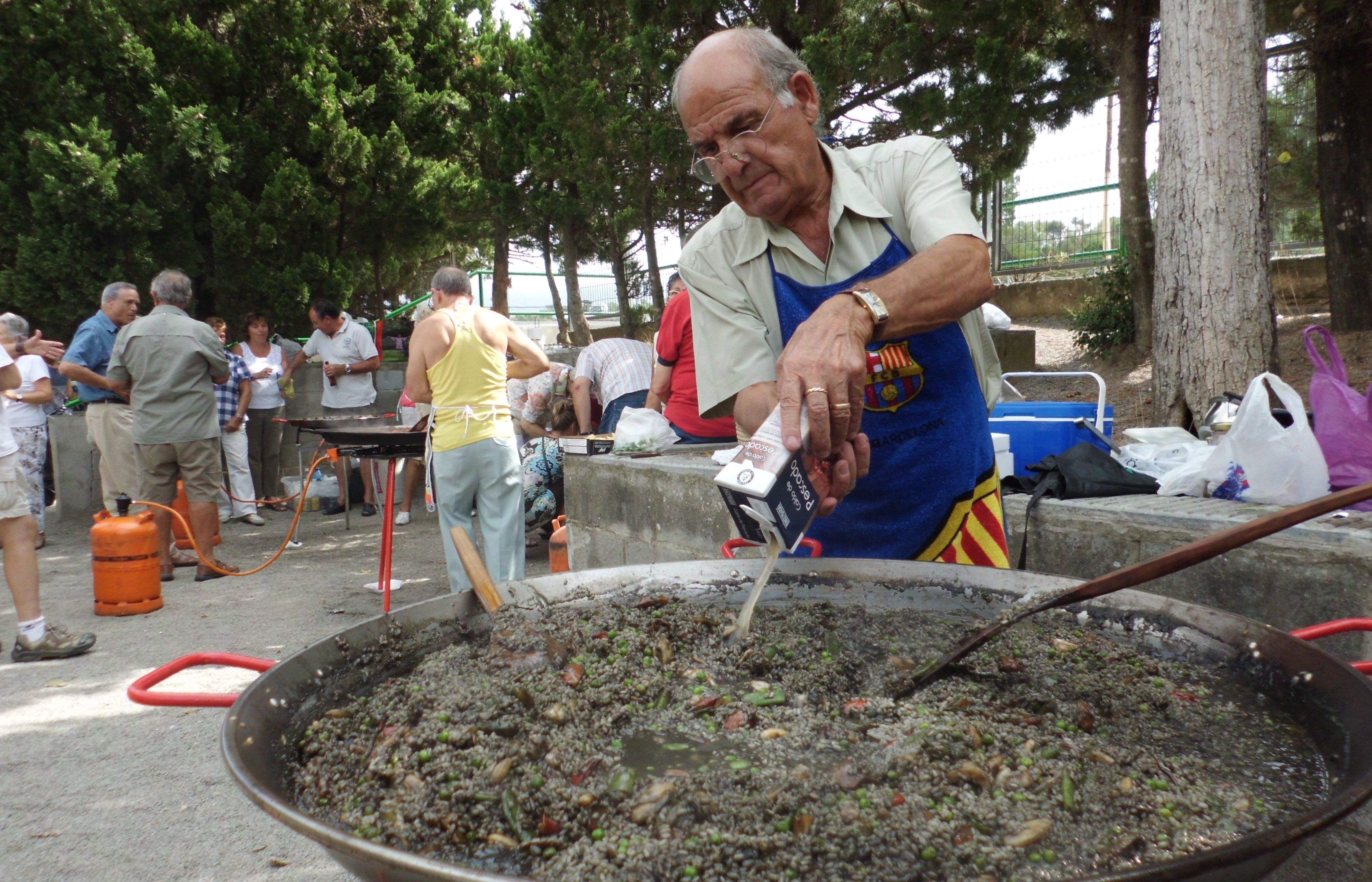 La preparació és el moment més important del concurs de paelles FOTO: JR Armadàs