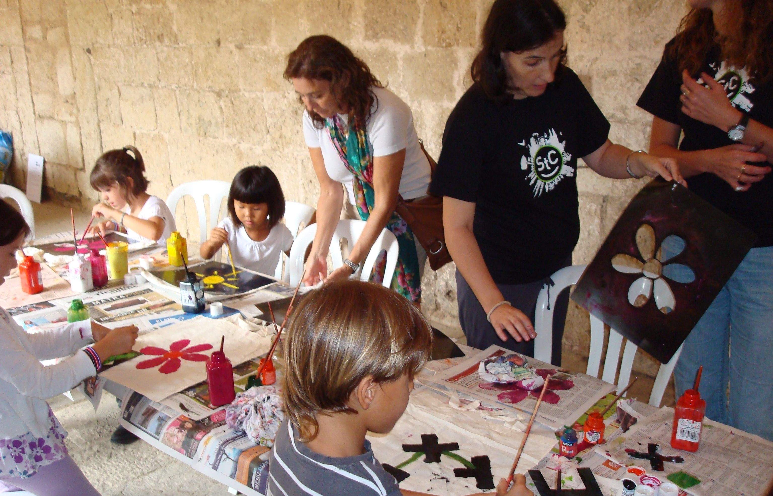 Dissabte al matí els tallers es van fer al Claustre per la pluja. FOTO: C. Caballé