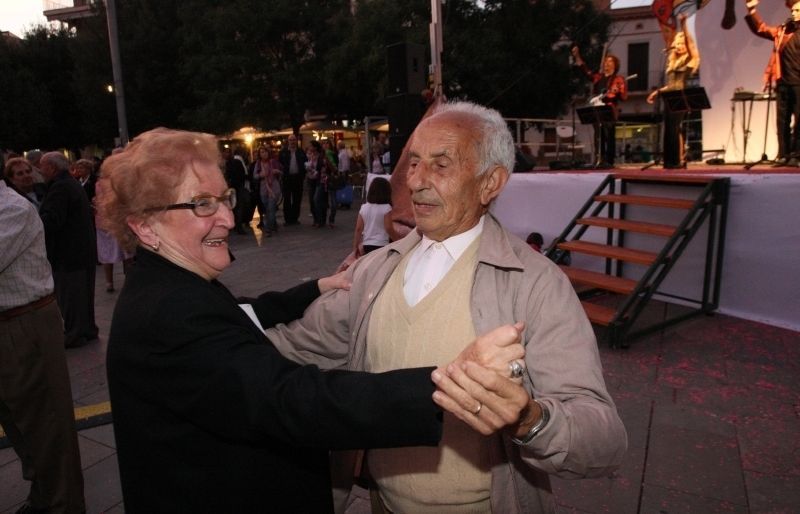 L'objectiu de la festa és crear un espai participatiu amb activitats per destacar la importància de cuidar-se per envellir de manera saludable. FOTO. Ll. Llebot