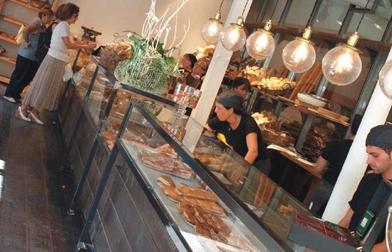 Servei de càtering, cafeteria i, es clar, forn de pa