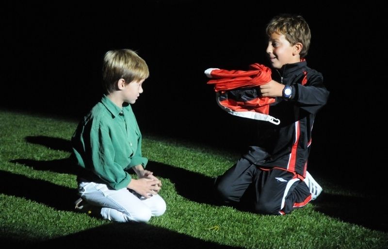 Una de les imatges emotives de la presentació dels equips del Sant Cugat Esport FC. FOTO: D. Fernández