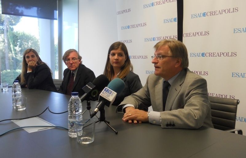 Directius de Gallina Blanca, Banc Sabadell i Seat han acompanyat a una alumna d'Esade per explicar el projecte FOTO: JR Armadàs