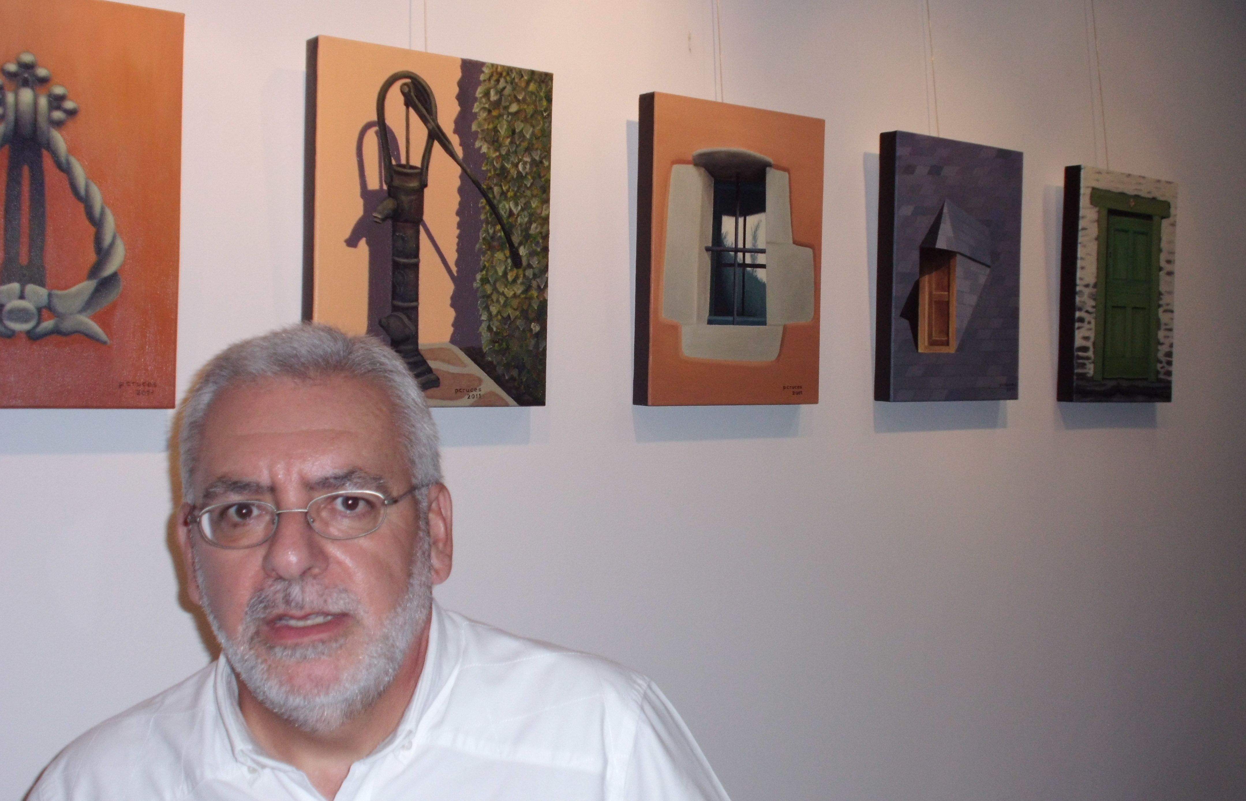 Paco Cruces i la seva mostra. FOTO: B. Bella