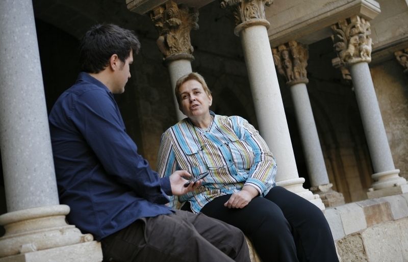 Dolors Vilarasau al claustre del Monestir. FOTO: A. Ribera