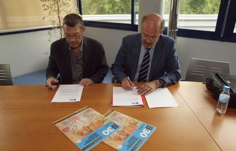 L'editor de la B-30, Ramon Grau i el president de Sant Cugat empresarial, Frederic Boix (dreta) FOTO: Artur Ribera