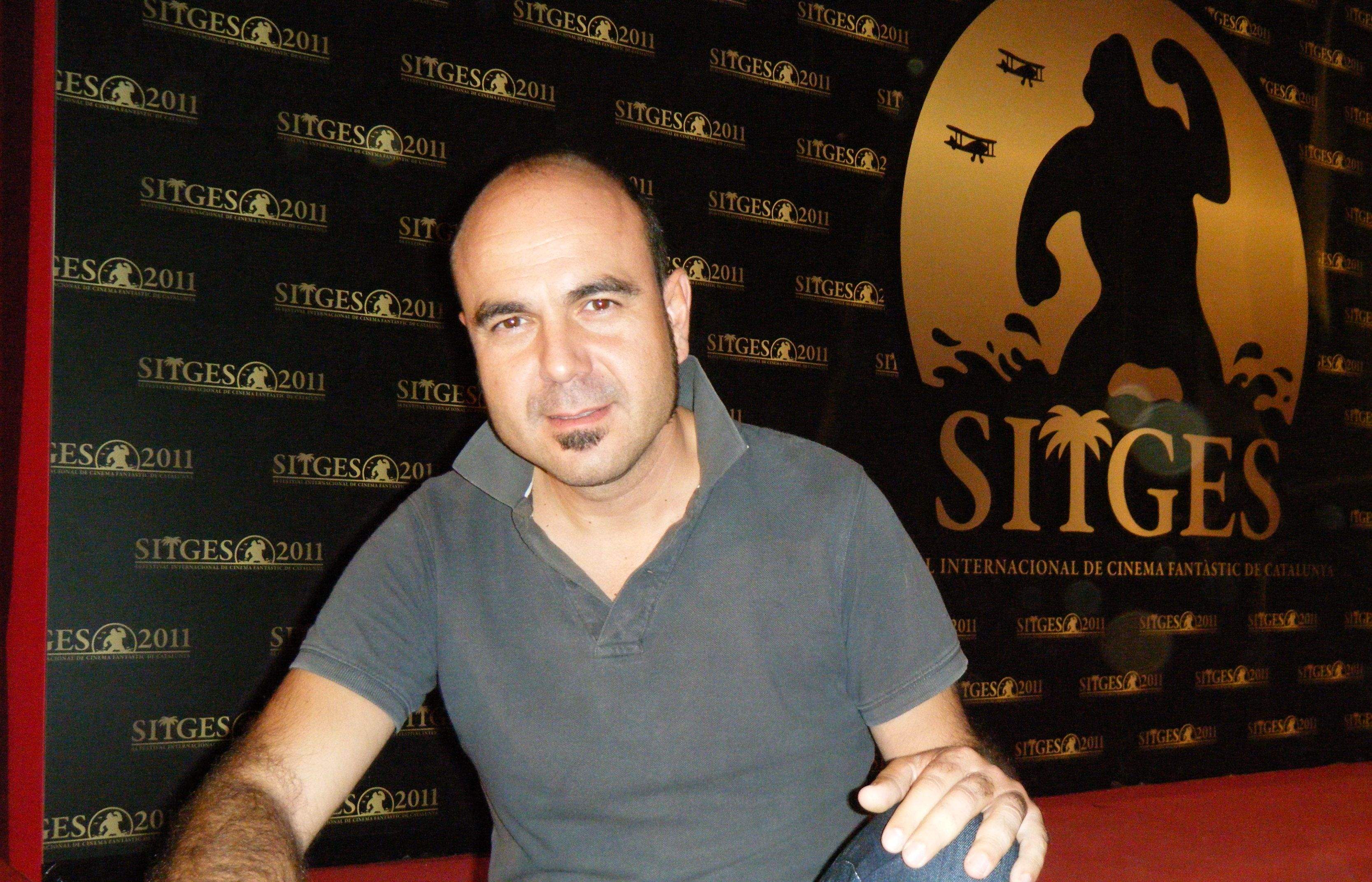 Marc Carreté a l'entrada del l'Hotel Melià de Sitges on es va projectar el seu curt FOTO: JR Armadàs