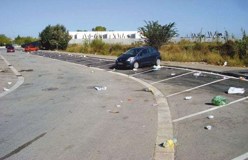 A la zona de Can Solà es reuneixen joves per fer 'botellón'. FOTO: Cedida