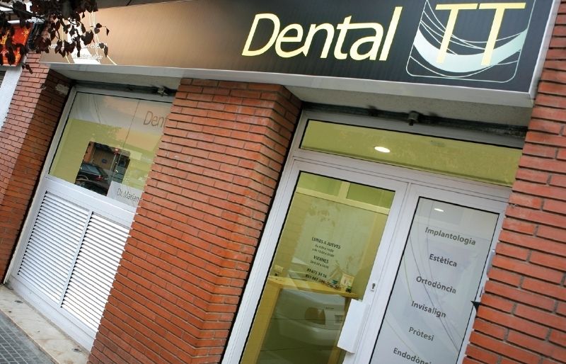 La consulta se situa a l'avinguda Catalunya 15, Baixos