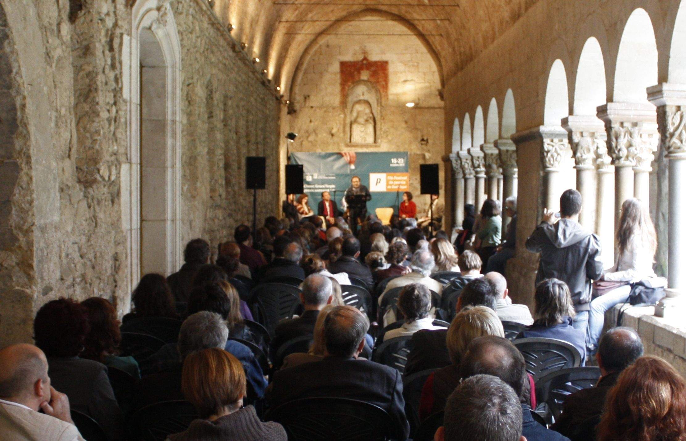 El claustre ha estat l'escenari triat per cloure el festival FOTO: JR Armadàs
