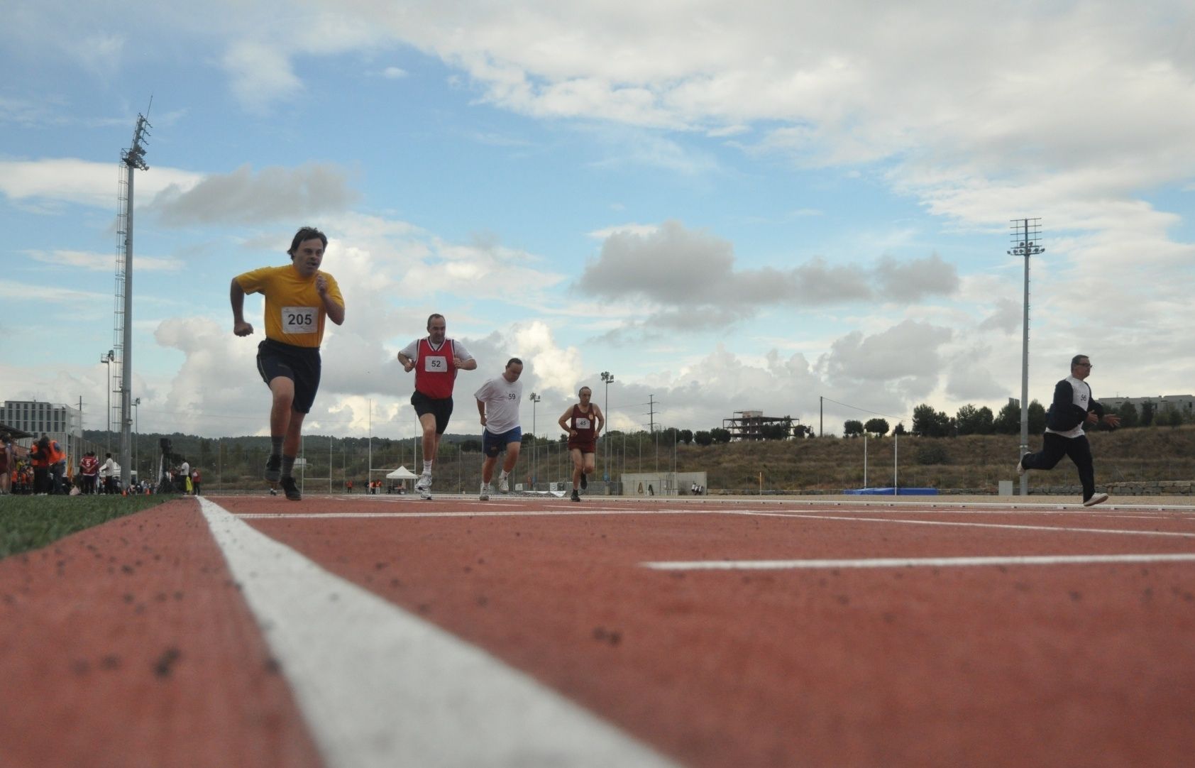 Una de les sèries de 100 metres llisos. FOTO: Pere Fernández