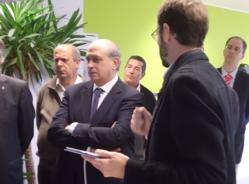 Jorge Fernández Díaz durant la visita a Esade Creapolis. FOTO: César Cidraque