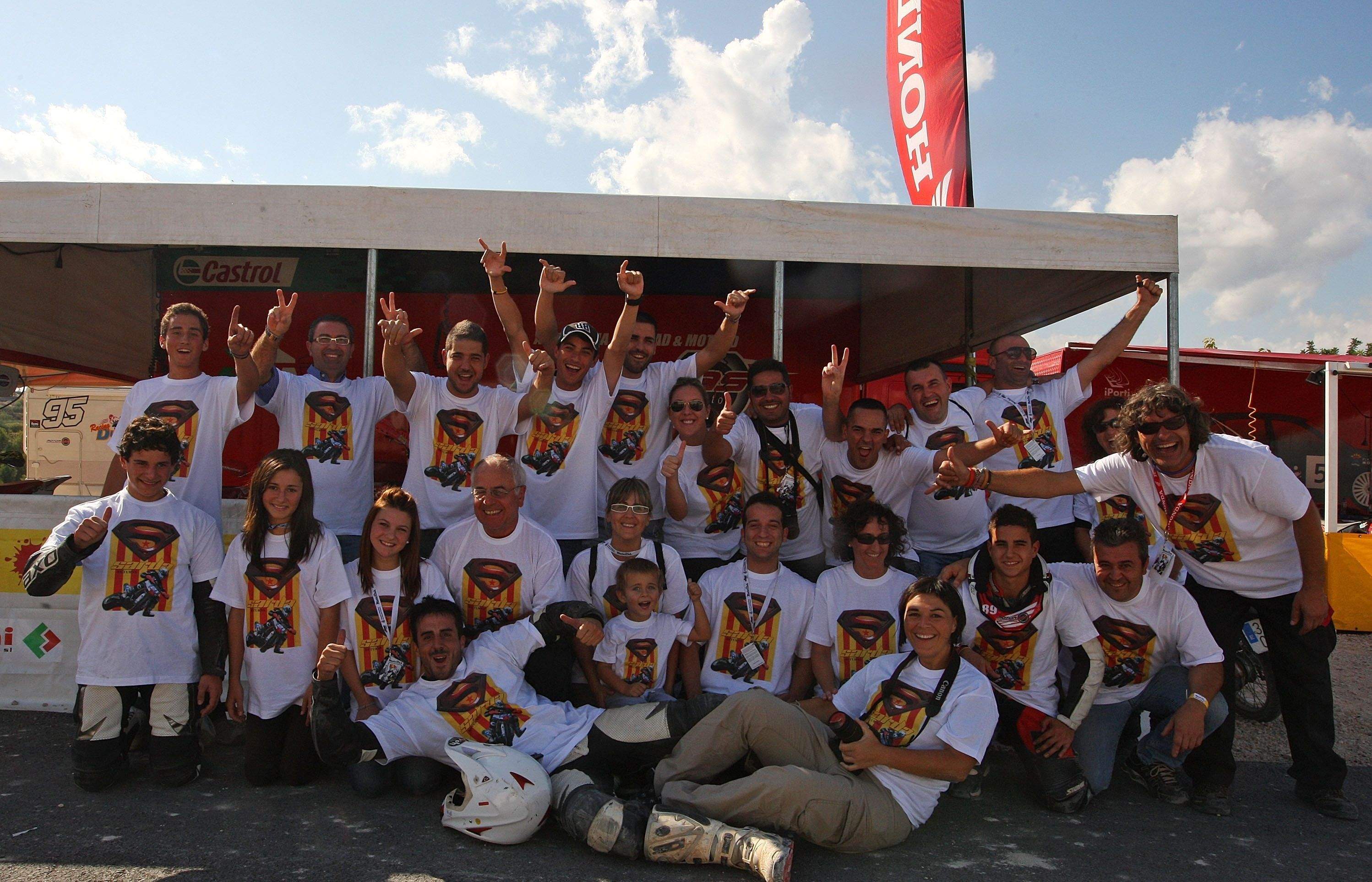 Sardonyons celebrant el títol amb el seu equip. FOTO: Ivan Terron