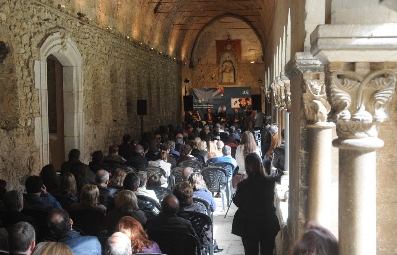 El claustre es va omplir durant l'acte de clausura. FOTO: D. Ferndández