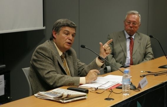 El degà del Col·legi d'Ecnomistes ahir al SC Trade Center FOTO: A. Ribera