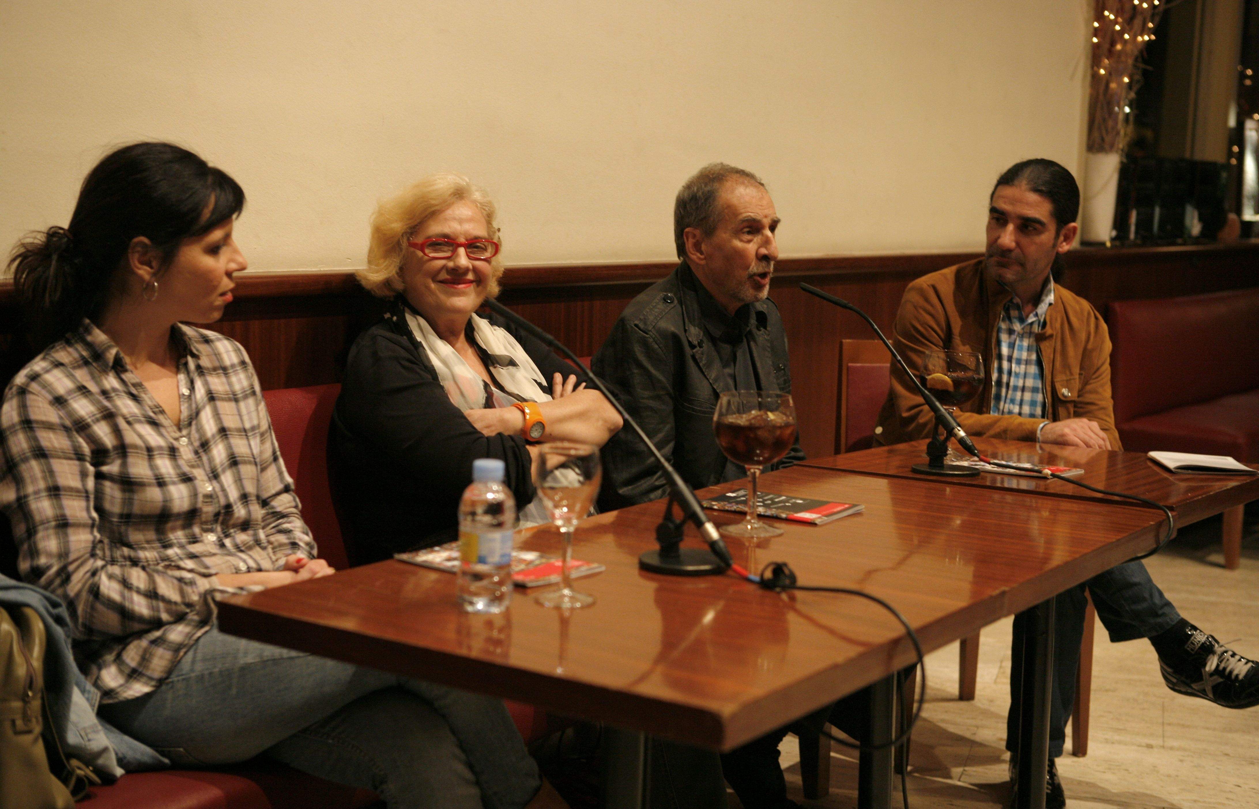 Alícia Pérez, Anna Lizaran i Josep Maria Benet i Jornet, acompanyats de Pep Tugues. FOTO: A. Ribera