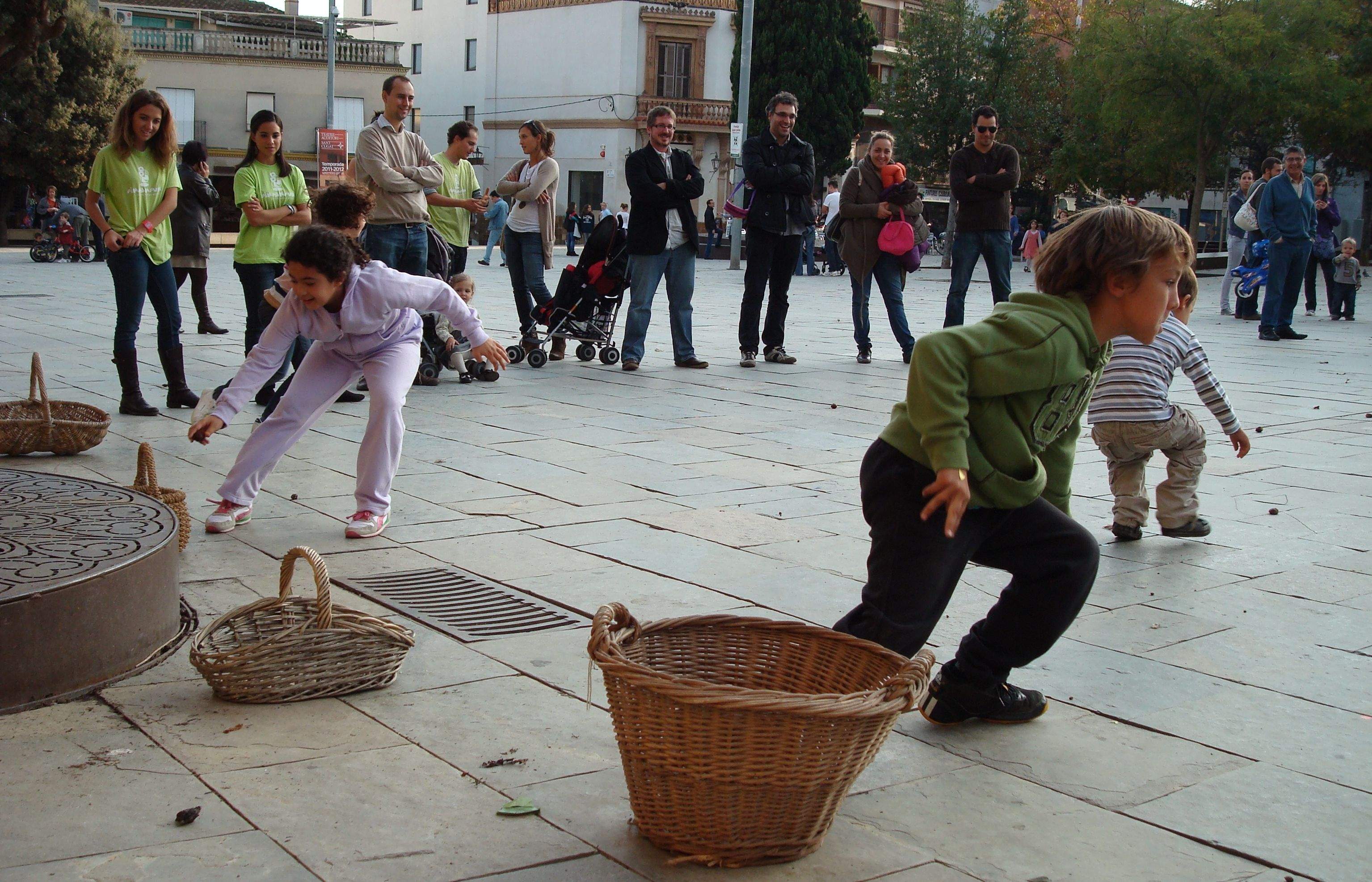 Les castanyes eren les protagonistes de molts dels jocs. FOTO: C.Caballé