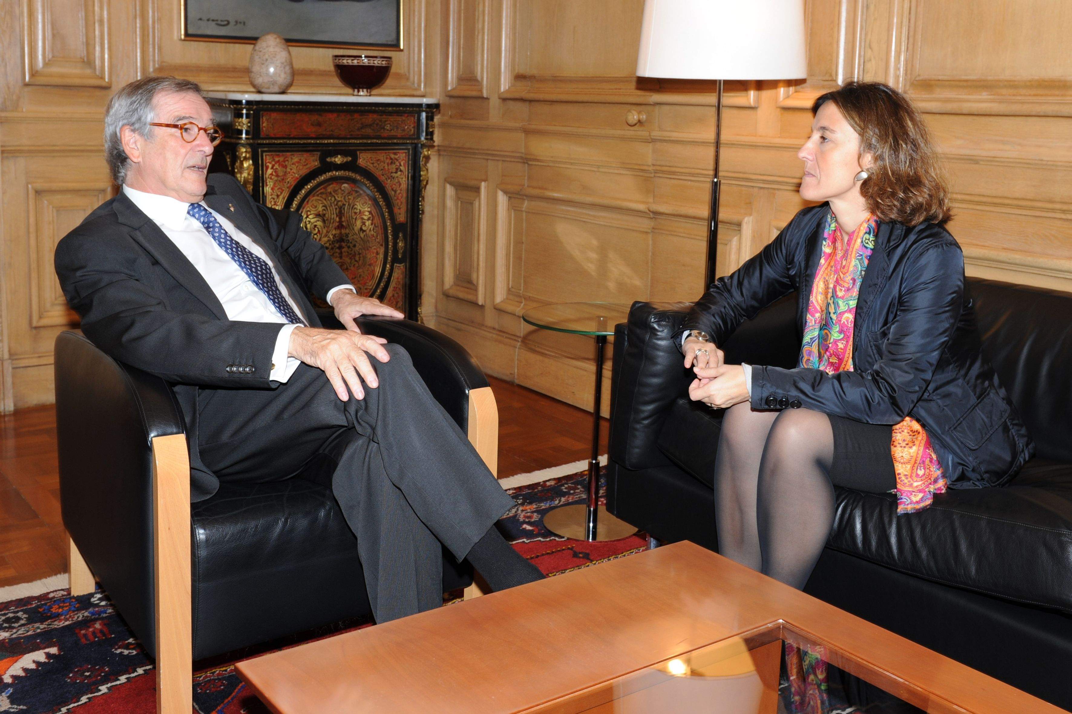 Xavier Trias i Mercè Conesa durant la trobada a l'Ajuntament de Barcelona. FOTO: Localpres