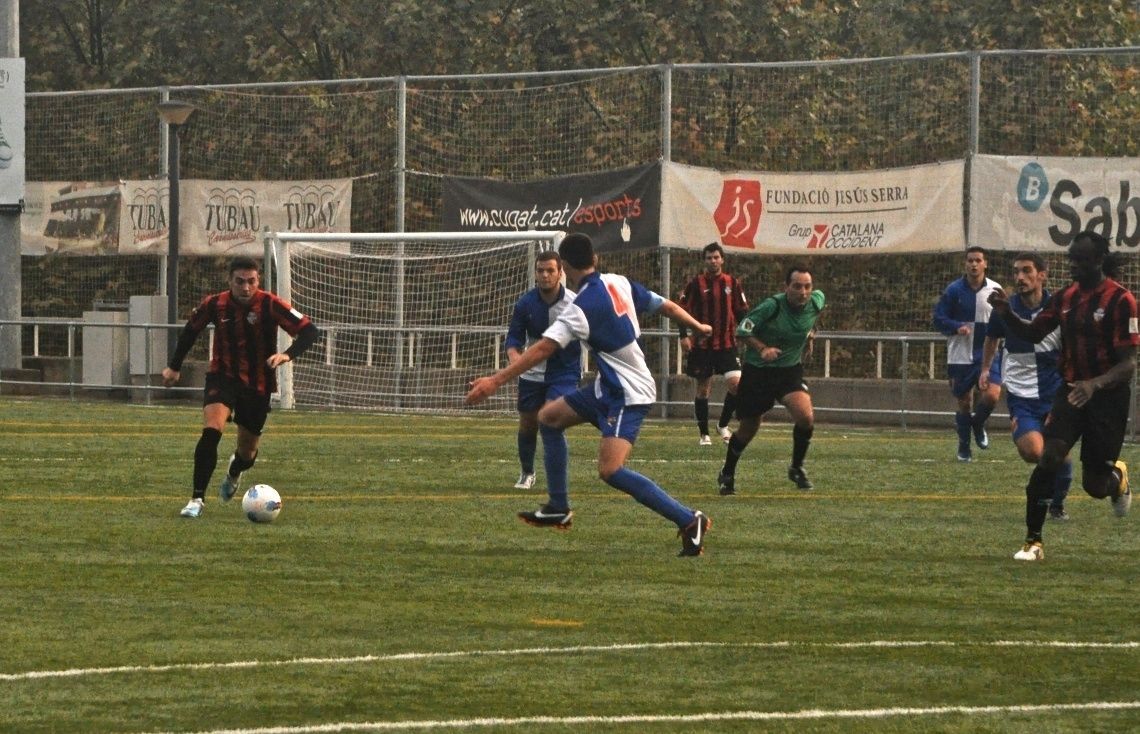 El Sant Cugat Esport FC, en una acció a la primera part. FOTO: Pere Fernández