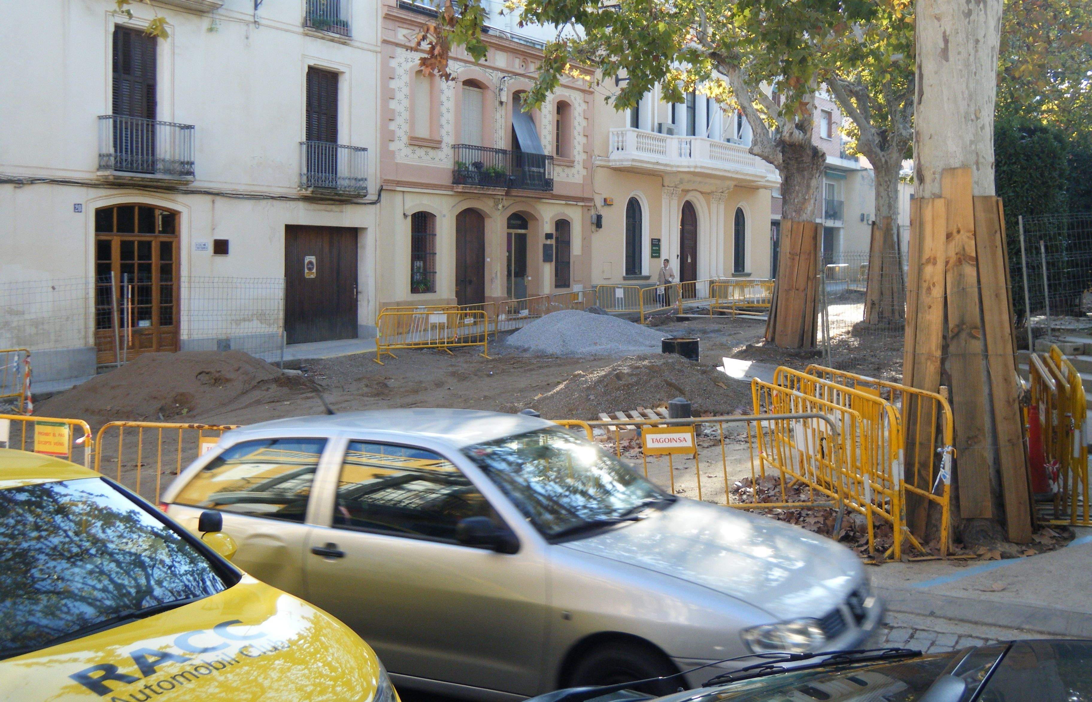 Les obres de la plaça de Barcelona no estaran acabades fins la Festa Major  FOTO: JR Armadàs