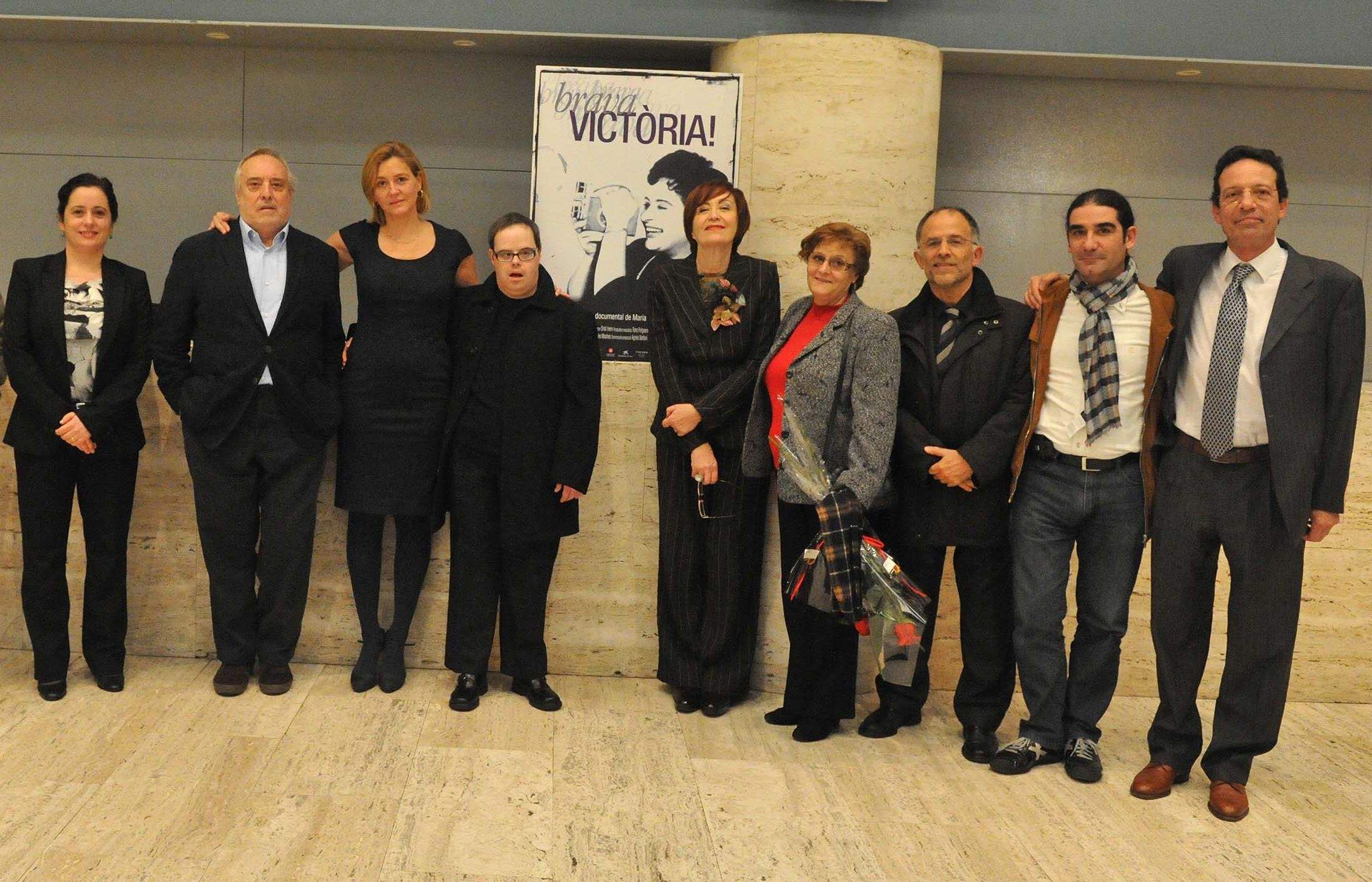 Presentació del docuemtenal a Sant Cugat amb el fill de la Victòria al centre. FOTO: Localpres