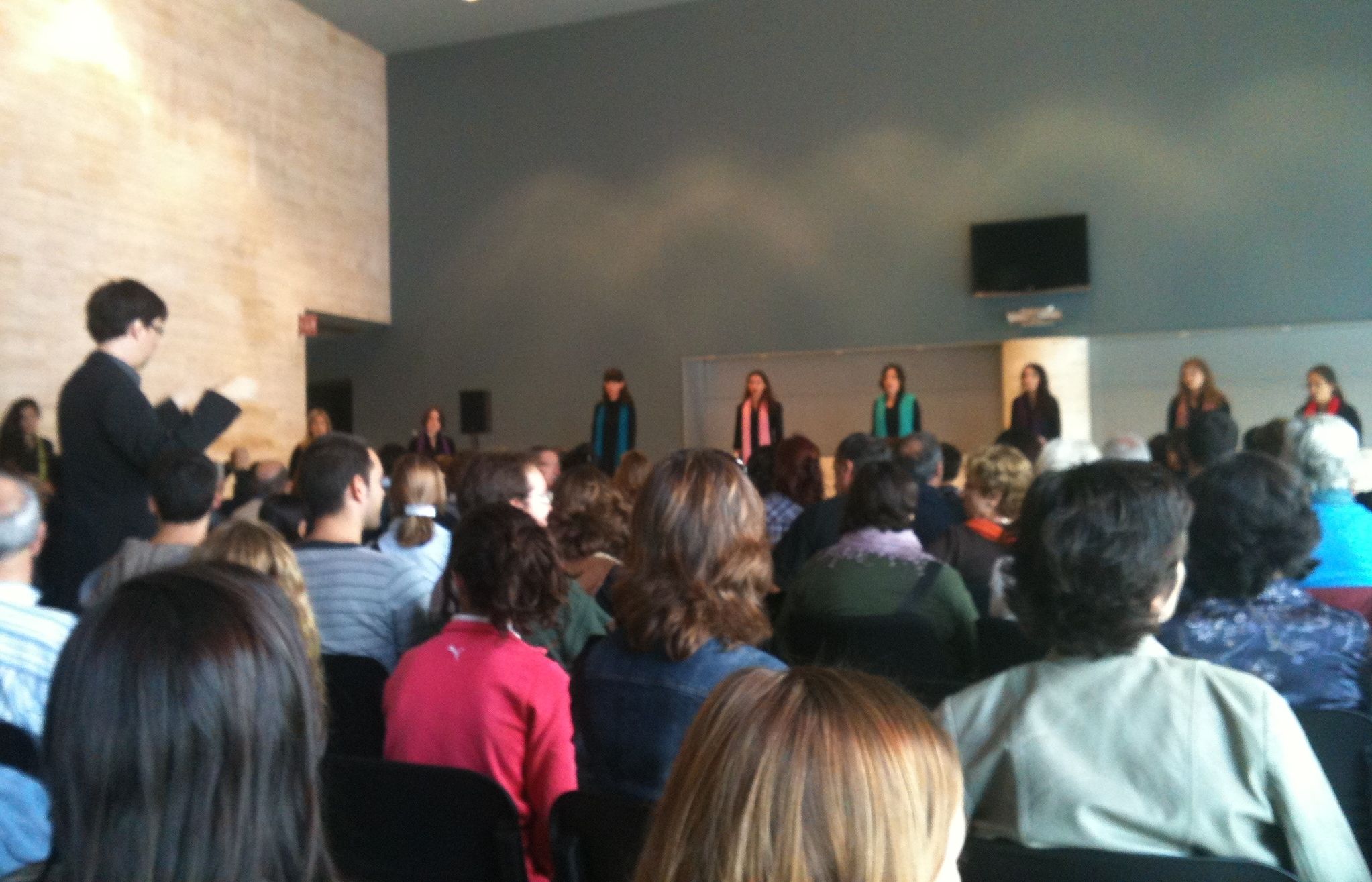 El públic ha gaudit amb el recital. FOTO: B. Bella