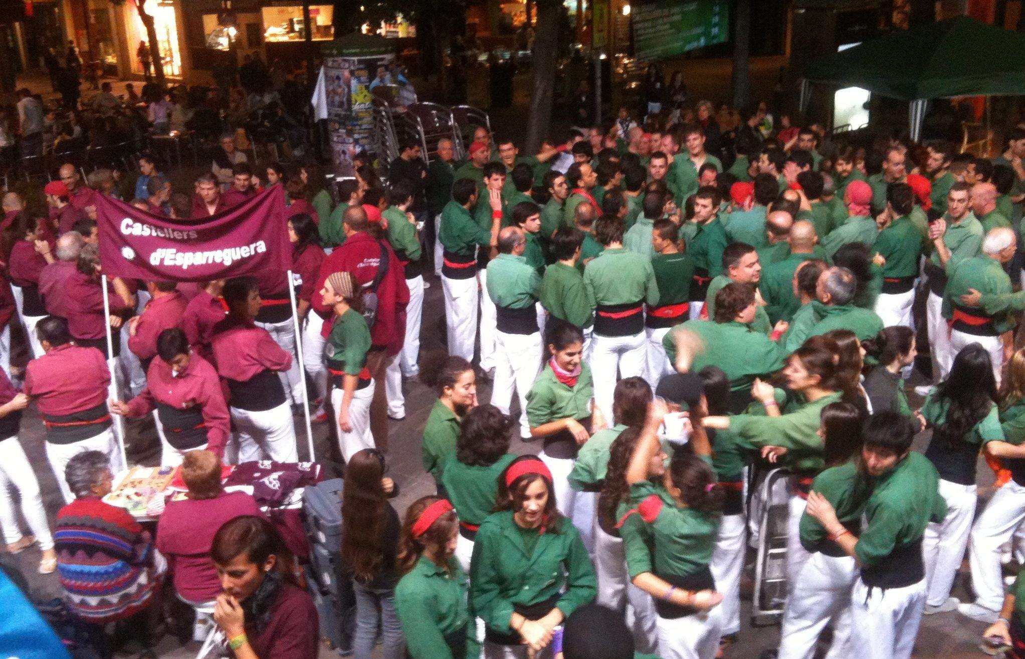 Els Gausacs i els Castellers d'Esparreguera. FOTO: J.R. Armadàs