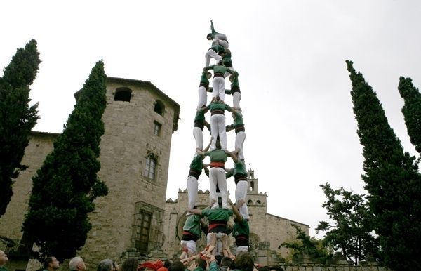 Abans de ploure, els castellers van poder descarregar el quart 4d8 de la temporada