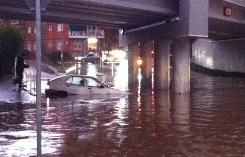 El pont del carrer de Martorell ha quedat totalment inundat. FOTO: Arxiu TOT Sant Cugat