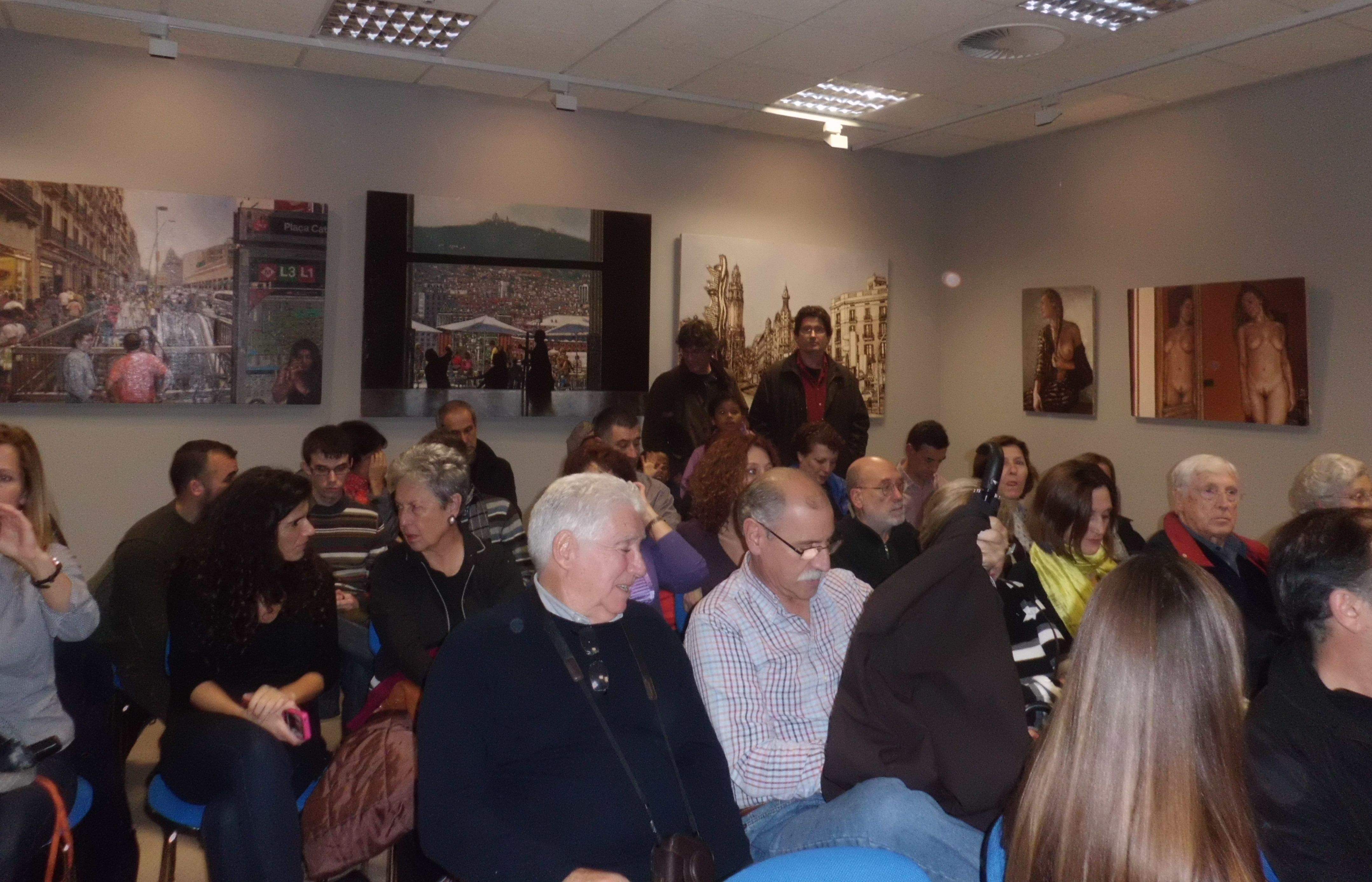 La sala de la Casa Aymat era plena. FOTO: Carla Porras