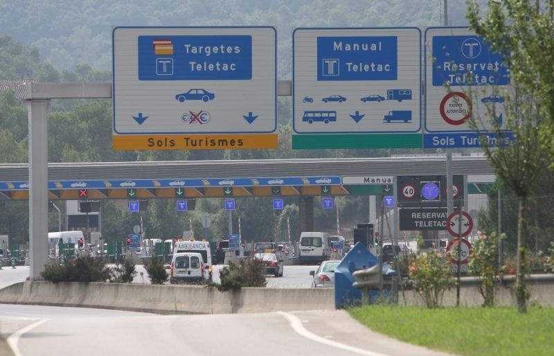 Es podrà obtenir fins un 40% de descompte en el peatge si se circula amb un vehicle que emeti poc CO2 amb tres o més persones dins. FOTO: Arxiu