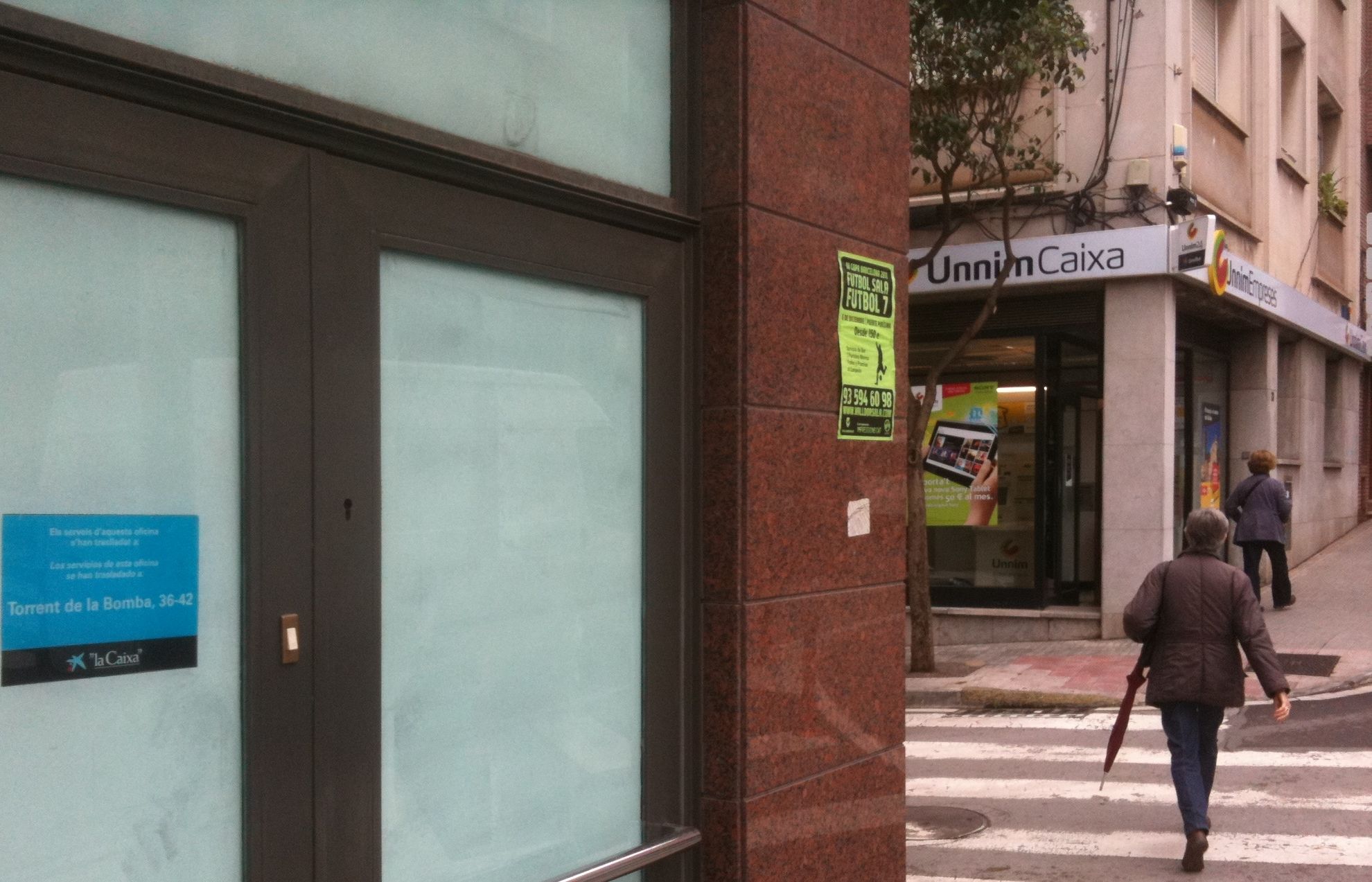 Al carrer de Rius i Taulet s'han tancat dues oficines de caixes catalanes FOTO: JR Armadàs
