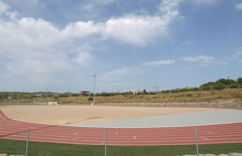 Segons l'Ajuntament, la gespa estarà col·locada al mes d'abril 