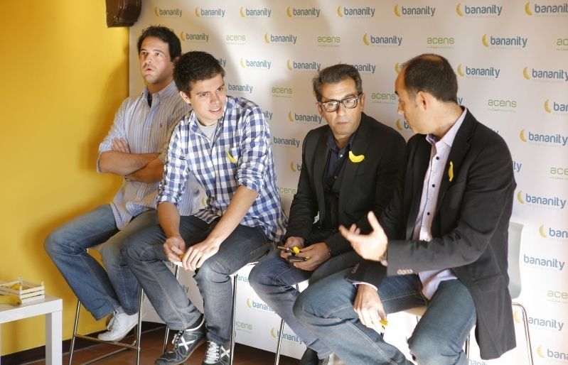 Buenafuente, acompanyat pels creadors de Bananity durant l'acte de presentació de la nova comunitat virtual. FOTO: Artur Ribera