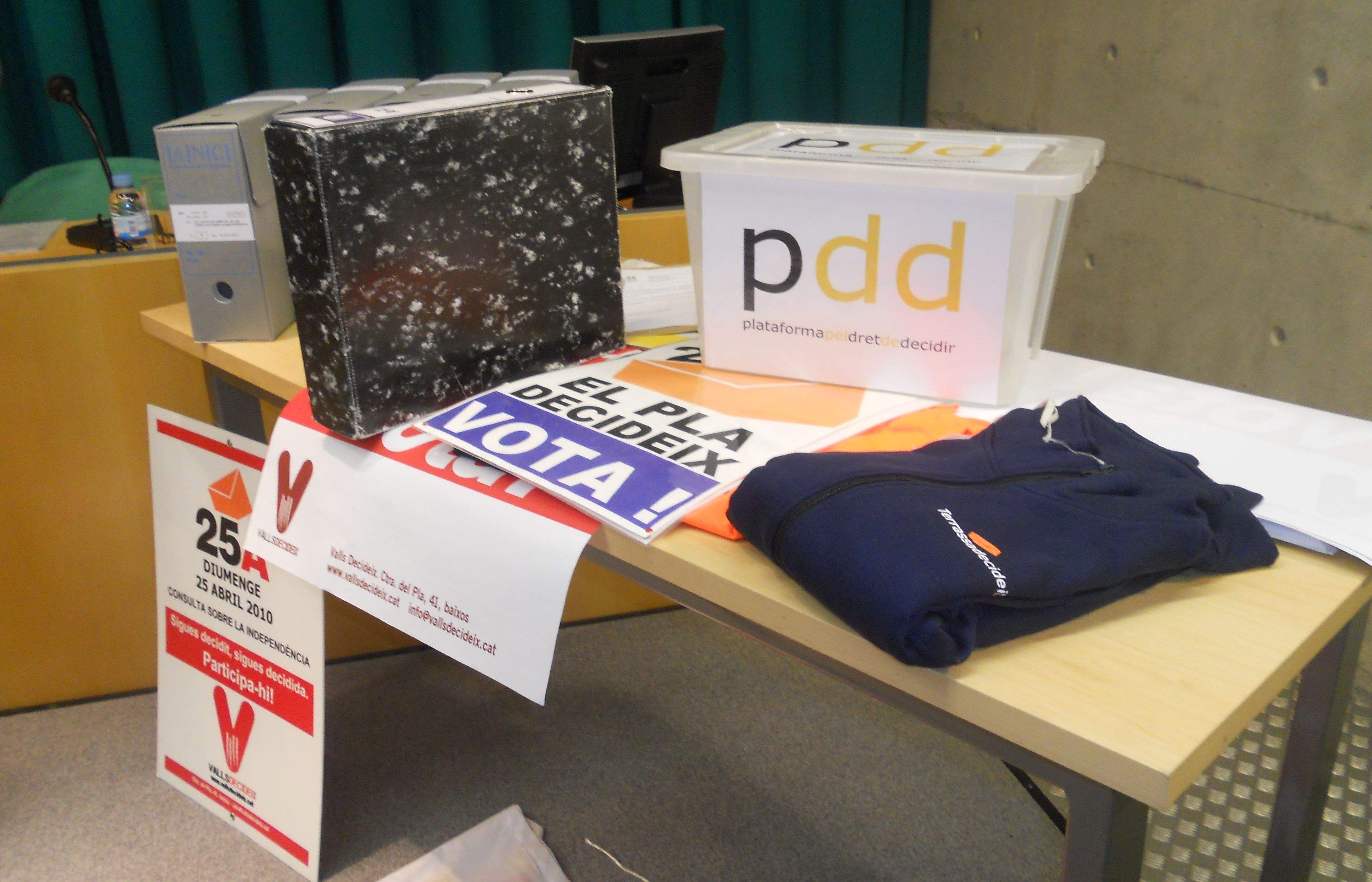 Part del fons documental lliurat a l'ANC FOTO: JR Armadàs