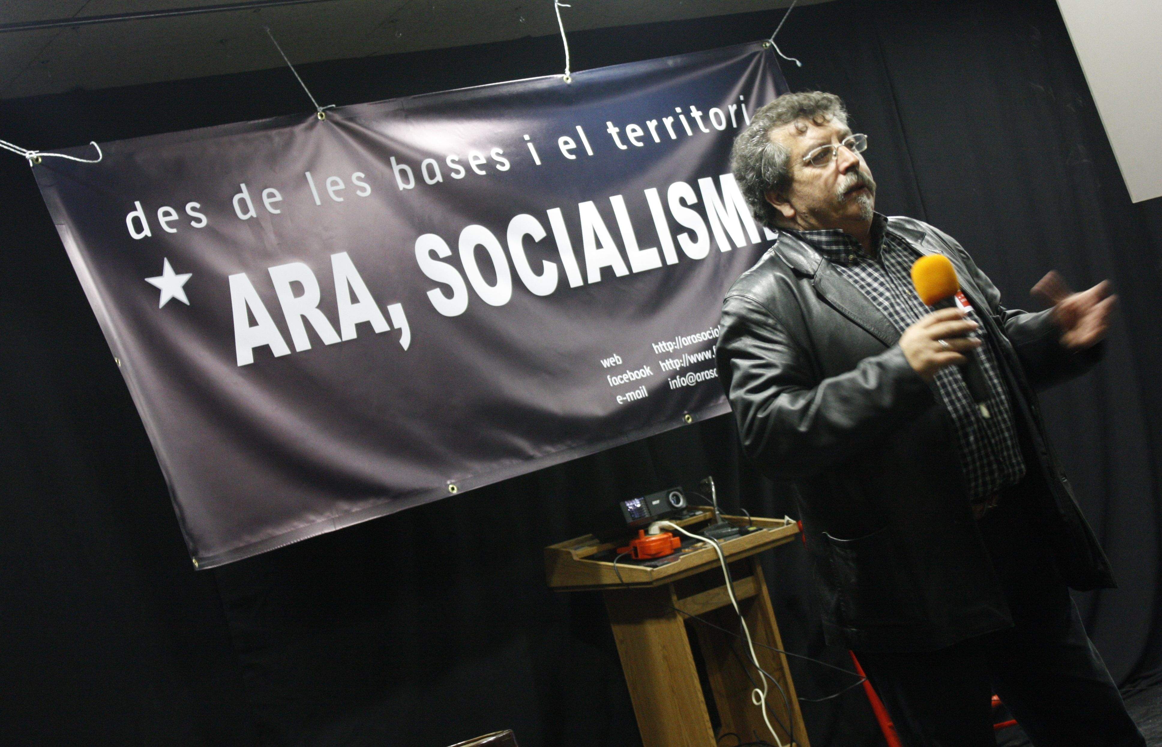 Francesc Osan ha presentat les bases del corrent renovador del PSC al Centro Popular Andaluz FOTO: JR Armadàs 