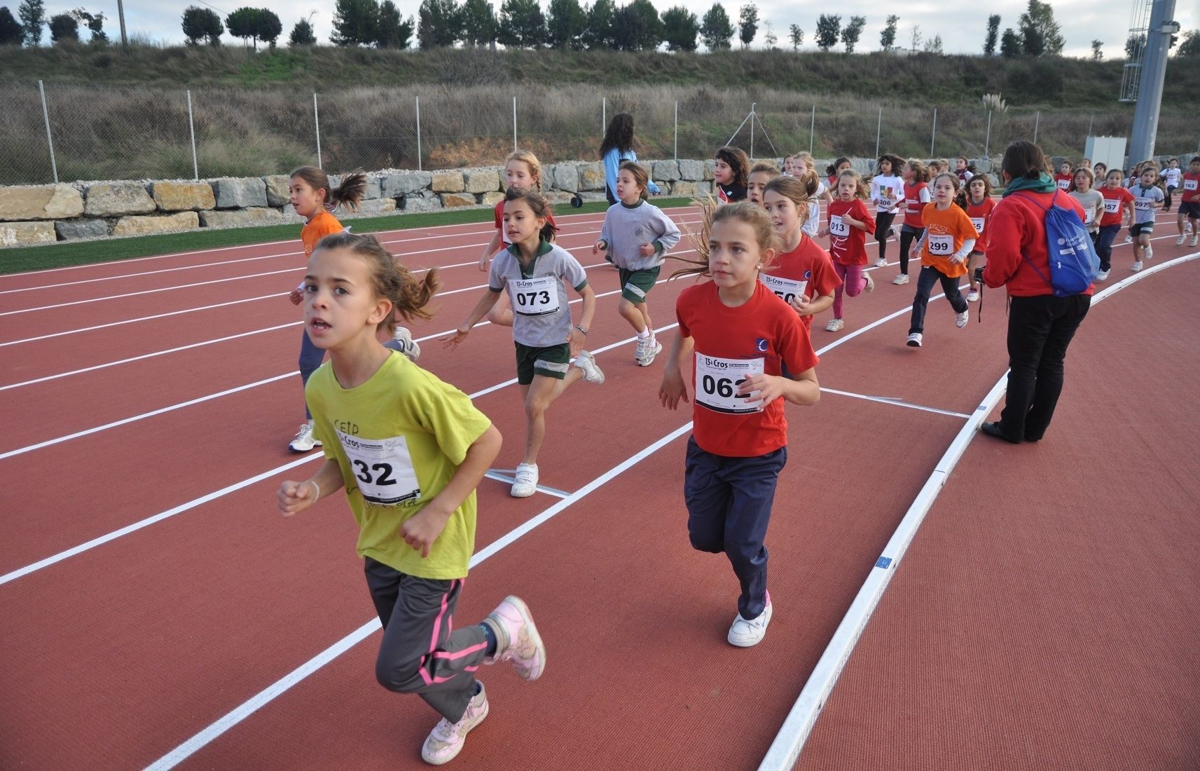 El Cros s'ha traslladat per un dia a la pista d'atletisme. FOTO: Pere Fernández