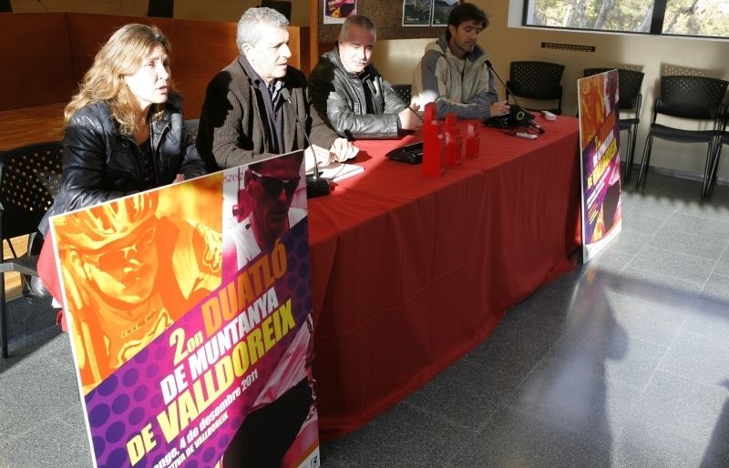 Núria Sàbat, Joaquim Castelló, Àngel Viñeta i Joan Jonama en la presentació. FOTO: A. Ribera