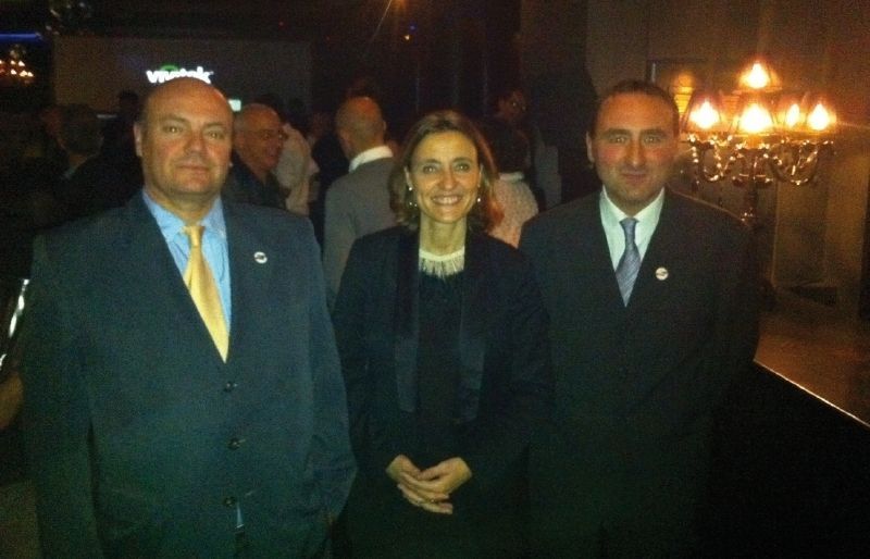 El directius Josep Milà i Joan Carles Galofré amb l'acaldessa de Sant Cugat. FOTO: Arxiu