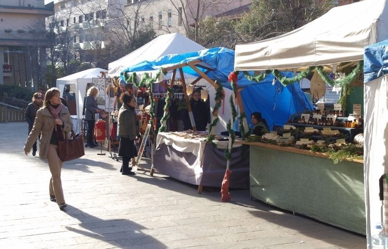 El Mercat d'Artesans està situat a la plaça dels Quatre Cantons. FOTO: Artur Ribera