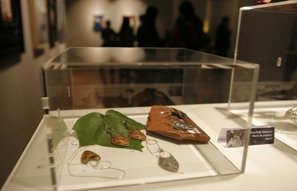 Les joies comparteixen espai amb la pintura a Canals-Galeria. FOTO A. Ribera