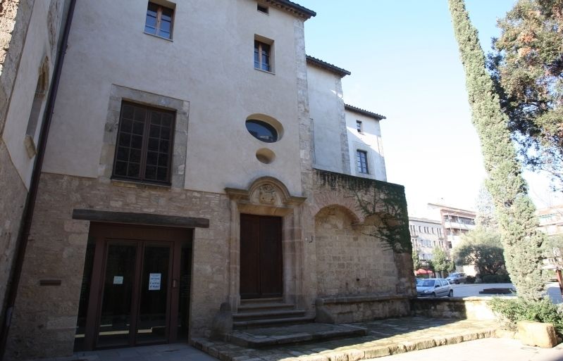 La Casa Abacial recull aliments de primera necessitat tot l'any. FOTO: Lluís Llebot