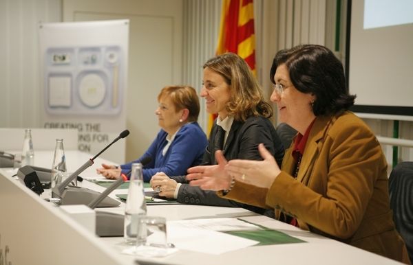 Les tres alcaldesses Carmona, Conesa i Garcia en un moment de l'acte. FOTO: A. Ribera