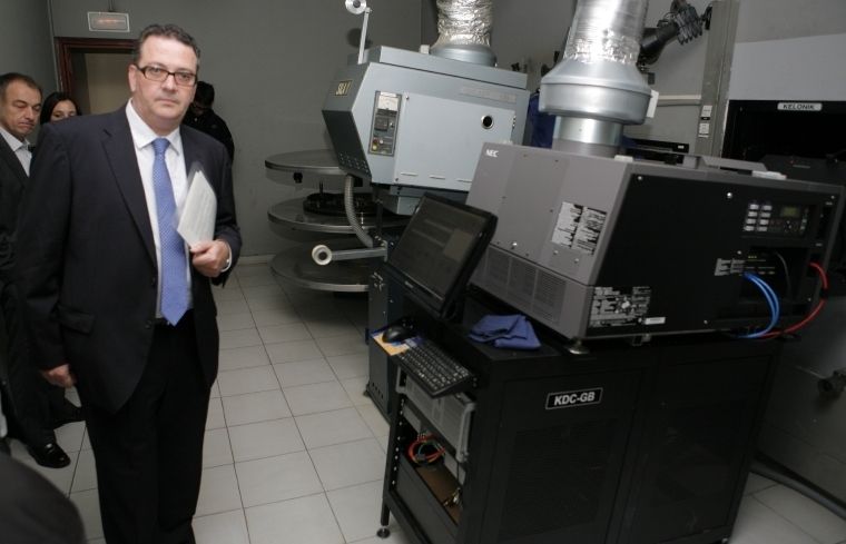 El director general de Cinesa Xavier Fernández explica les novetats dels projectors FOTO: A. Ribera