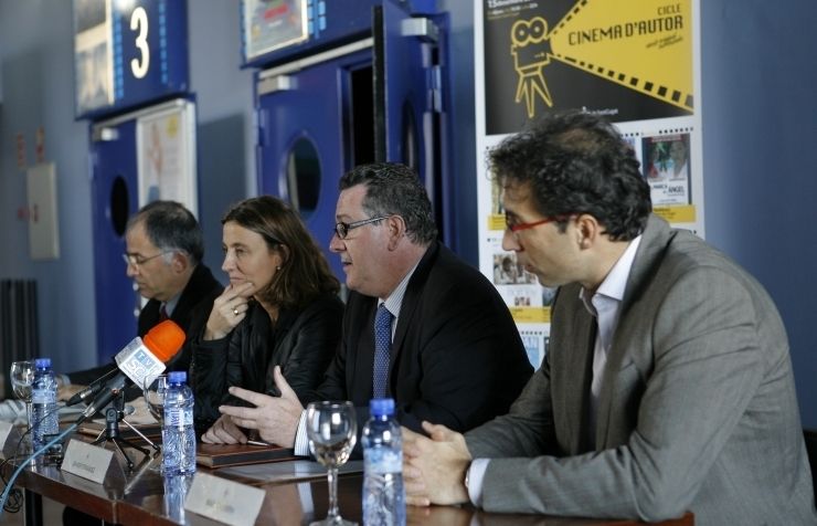 La signatura del conveni ha tingut lloc a l'interior de la instal·lació de Cinesa FOTO: A. Ribera