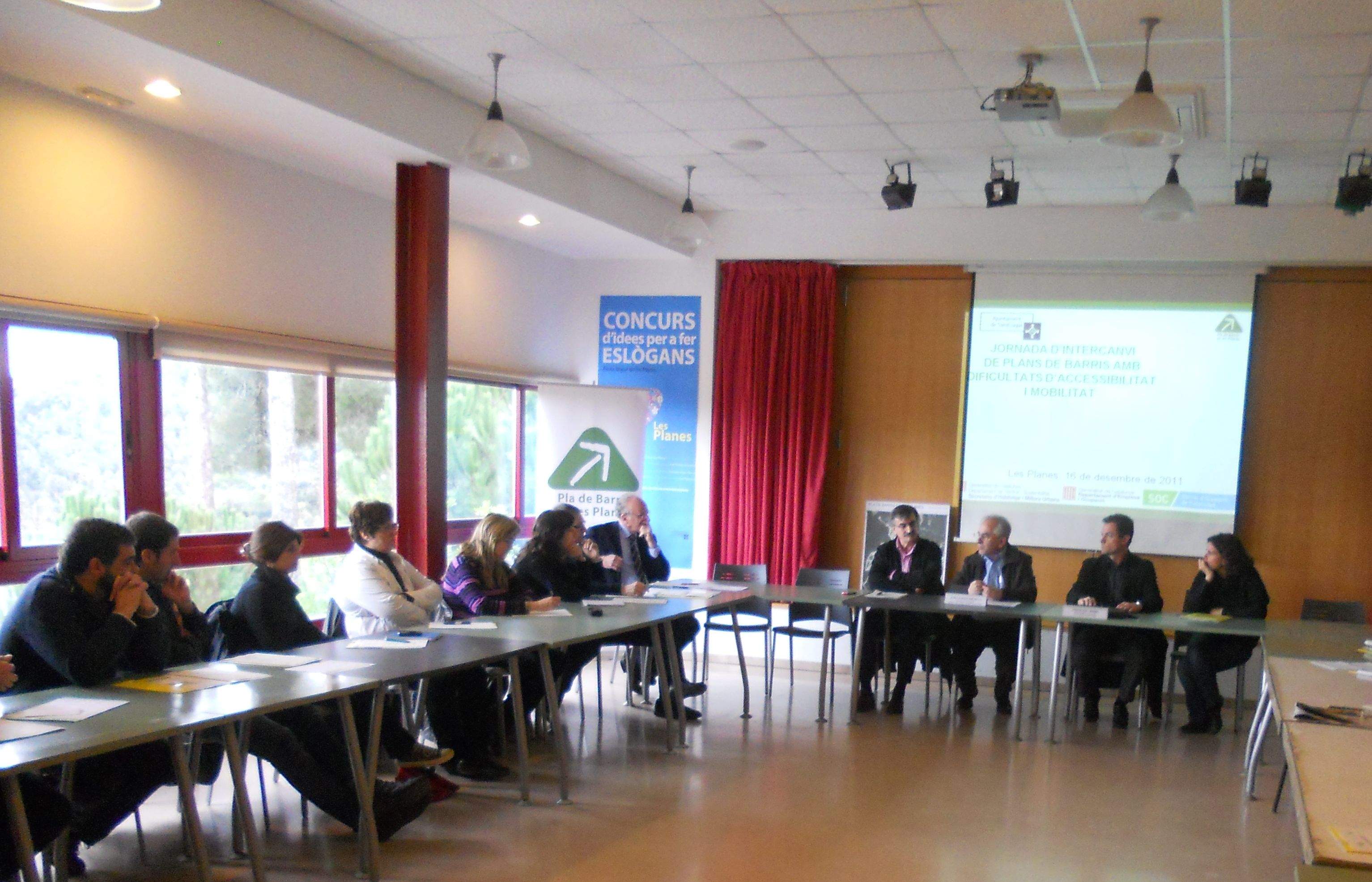 La reunió ha tingut lloc al Centre Cívic de les Planes FOTO: JR Armadàs