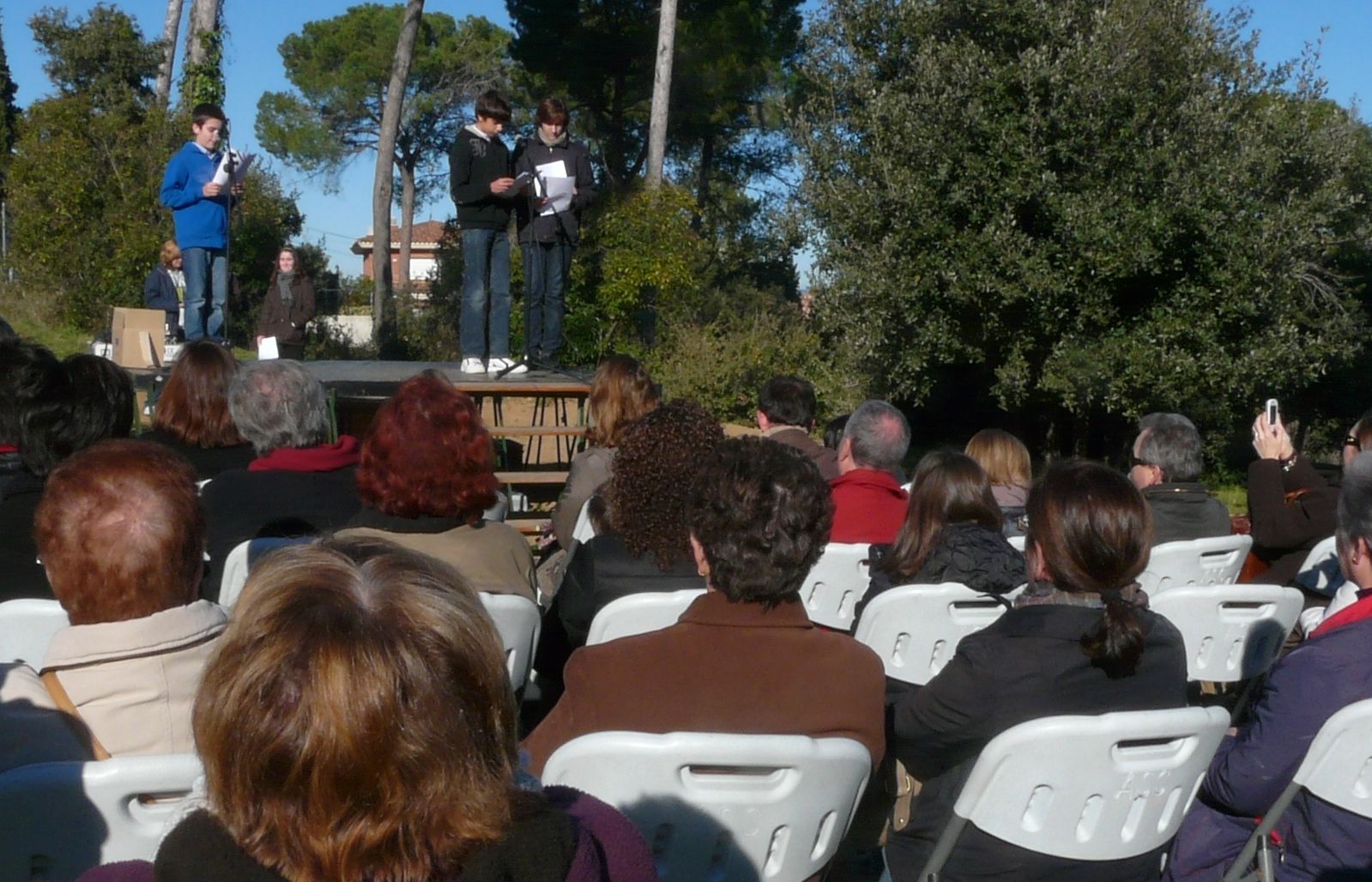 Els nens de Magma 2011 llegint un dels contes del Bosc literari. FOTO: A.Rodoreda