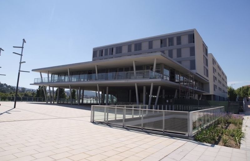 El complex estarà ple de comerços després de l'estiu segons el regidor de l'àrea FOTO: A. Ribera 