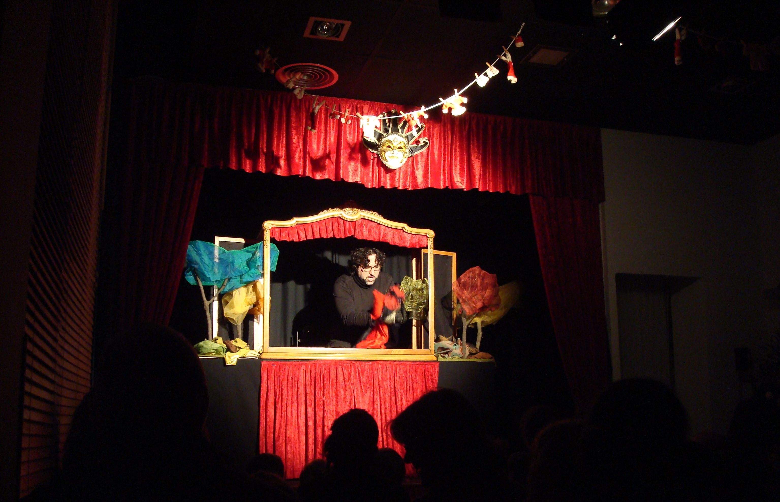 El dimoni ens explica els seus malèfics plans. FOTO: C.Caballé