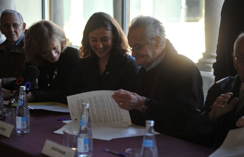 Moment de la signatura de l'acord a tres bandes. FOTO: A. Bernal