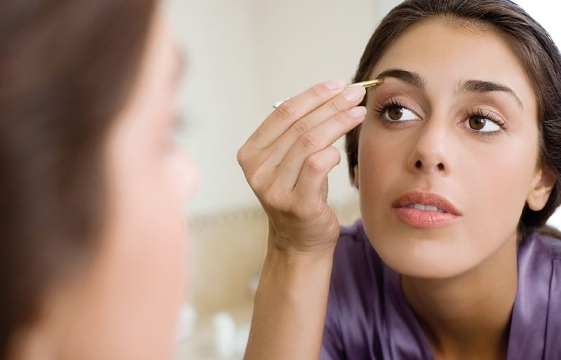 La millor opció per depilar-se les celles és fer-ho amb pinces. FOTO: Arxiu